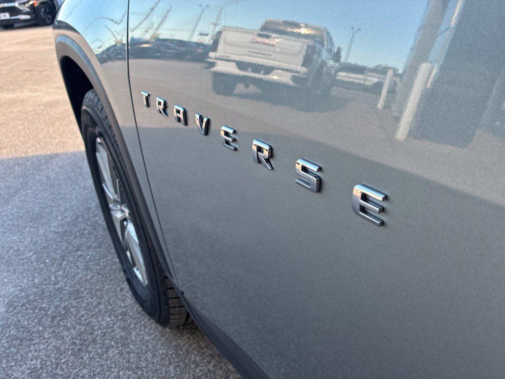 Used 2023 Chevrolet Traverse LT FWD image 13