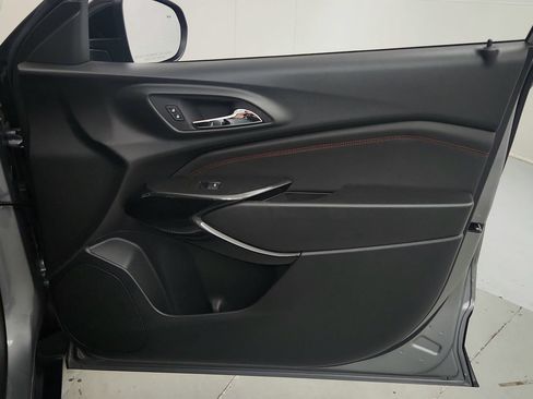 Certified 2024 Chevrolet Trax RS w/ Sunroof Package FWD image 28