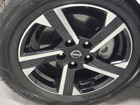 Used 2025 Nissan Sentra SV image 6