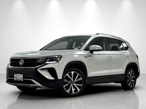 Used 2022 Volkswagen Taos SE FWD image 1