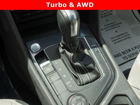 Used 2021 Volkswagen Tiguan SE w/ Panoramic Sunroof Package image 13