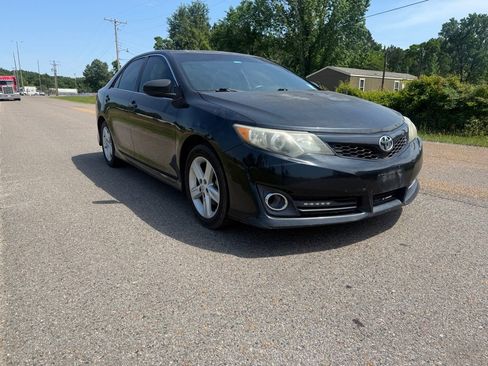 Used 2013 Toyota Camry SE FWD image 4