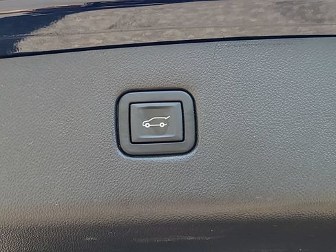 Used 2020 Chevrolet Blazer LT FWD image 32