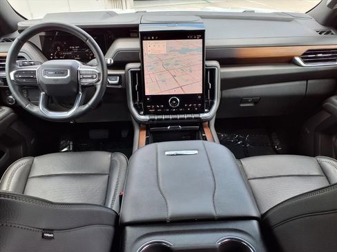 Used 2025 GMC Yukon XL Denali AWD/4WD image 16