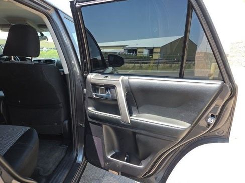 Used 2015 Toyota 4Runner SR5 AWD/4WD image 17