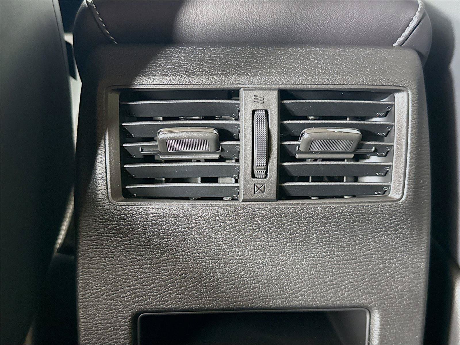 New 2026 Mitsubishi Outlander SE AWD/4WD image 17