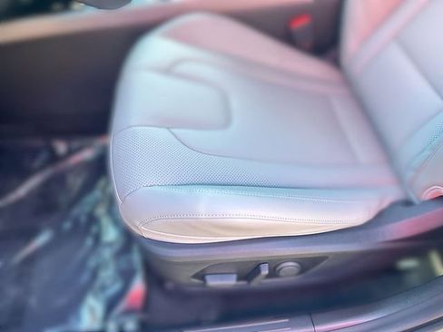 New 2025 Hyundai Elantra Limited FWD image 37