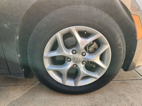 Used 2017 Chrysler Pacifica Touring-L w/ Tire & Wheel Group FWD image 7
