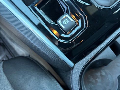 Used 2024 Chevrolet Colorado W/T w/ Technology Package image 7