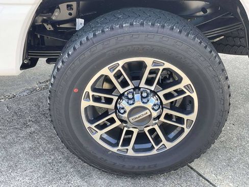 New 2026 Ford F250 Platinum w/ Platinum Plus Package AWD/4WD image 9