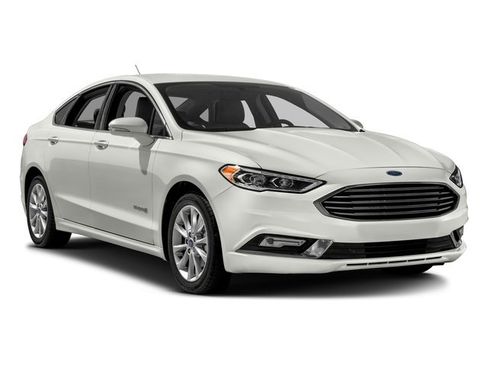 Used 2017 Ford Fusion SE FWD image 9