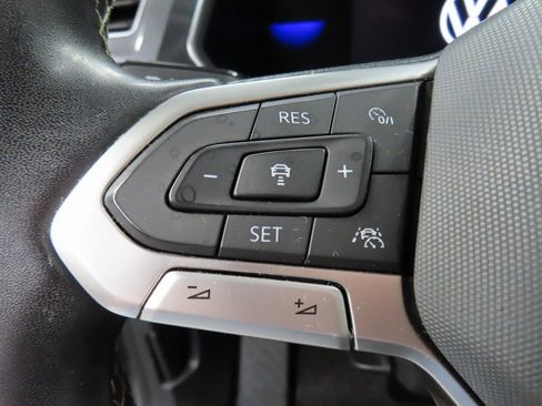 Used 2022 Volkswagen Tiguan SE image 47