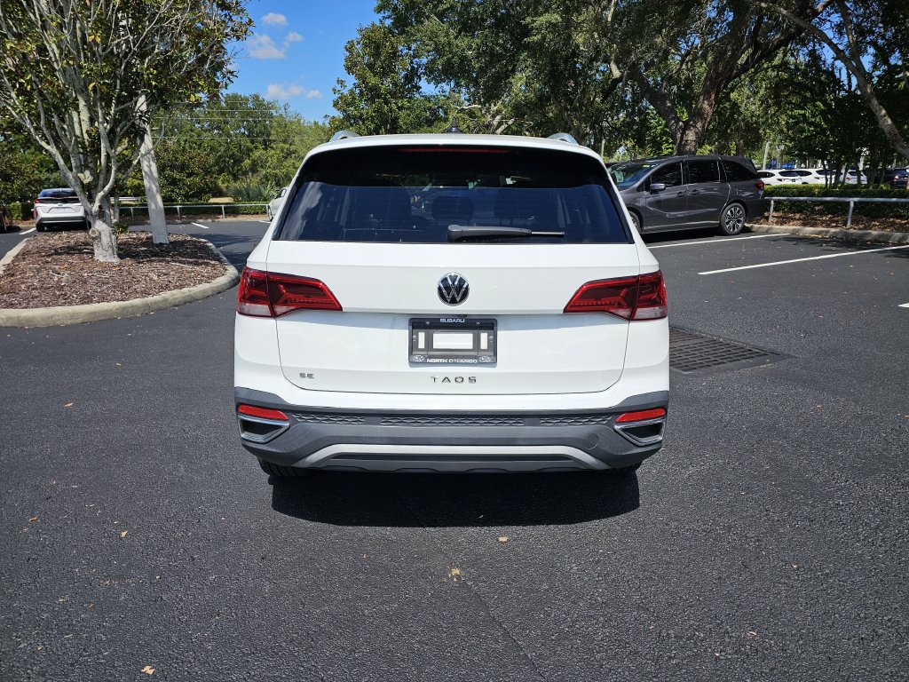 Used 2022 Volkswagen Taos SE FWD image 4