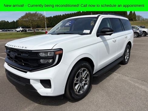 Used 2025 Ford Expedition Active image 10