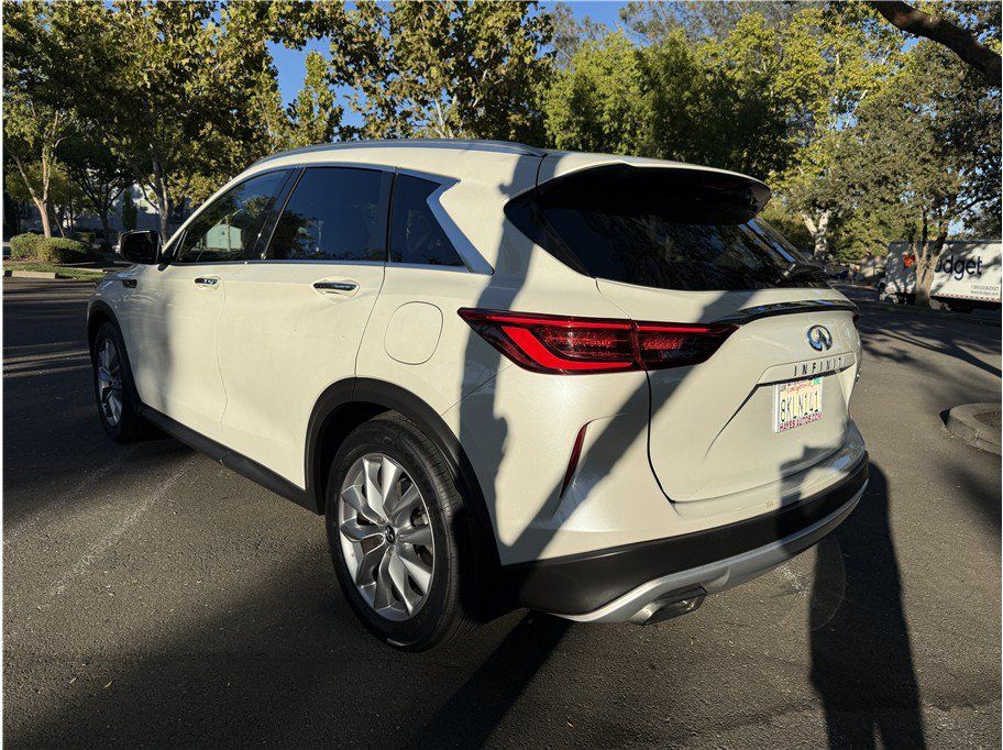 Used 2019 INFINITI QX50 Luxe w/ Navigation Package FWD image 3