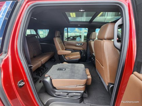 Used 2024 Chevrolet Suburban High Country AWD/4WD image 57