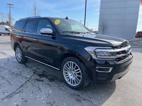 Used 2023 Ford Expedition Platinum image 3