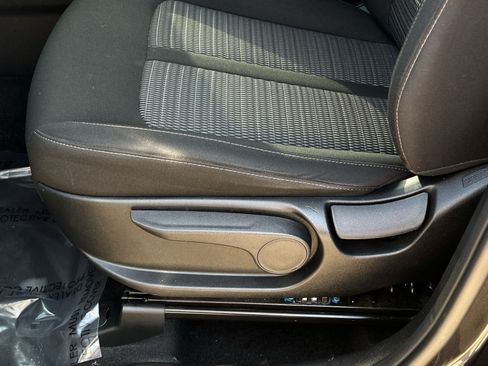 Used 2025 Kia Sorento LX FWD image 19