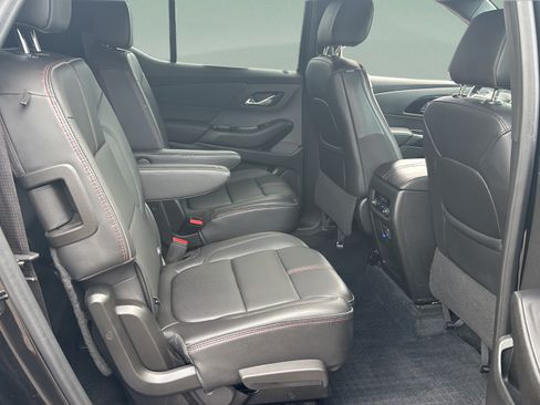 Used 2022 Chevrolet Traverse RS w/ LPO, Floor Liner Package FWD image 18