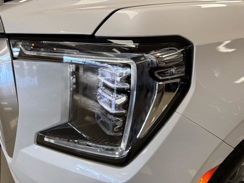 Used 2021 GMC Yukon Denali w/ Denali Premium Package image 34