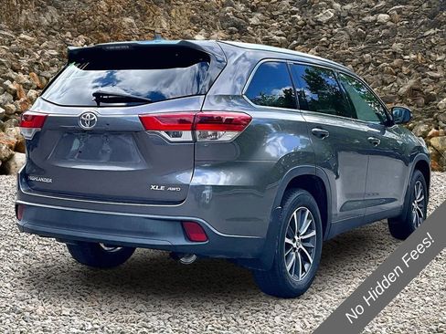 Used 2019 Toyota Highlander XLE AWD/4WD image 2