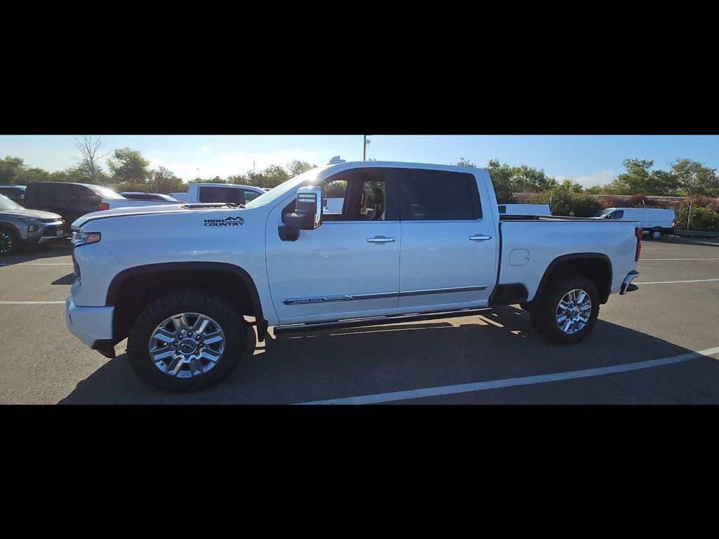 Used 2024 Chevrolet Silverado 3500 High Country w/ High Country Premium Package AWD/4WD image 7