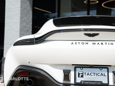 Used 2022 Aston Martin V8 Vantage Coupe RWD image 11