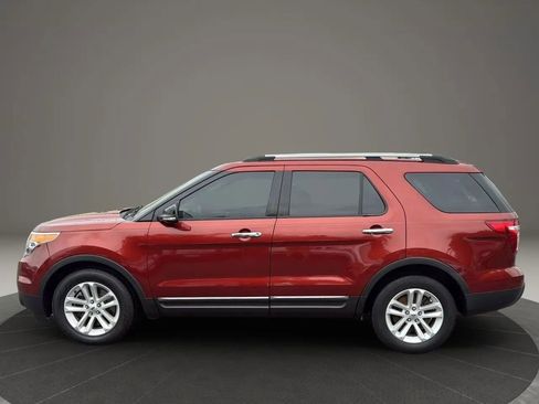 Used 2014 Ford Explorer XLT w/ Equipment Group 202A image 8