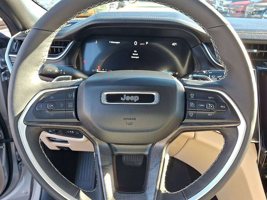 Certified 2025 Jeep Grand Cherokee Limited AWD/4WD image 16