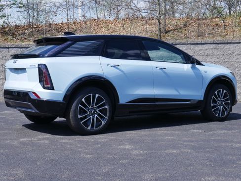 Certified 2025 Cadillac Optiq Sport 1 w/ LPO, Floor Liner Package AWD/4WD image 7
