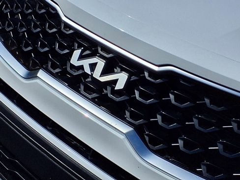 Used 2023 Kia Sorento LX image 25