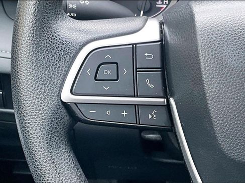 Used 2023 Toyota Highlander L FWD image 24