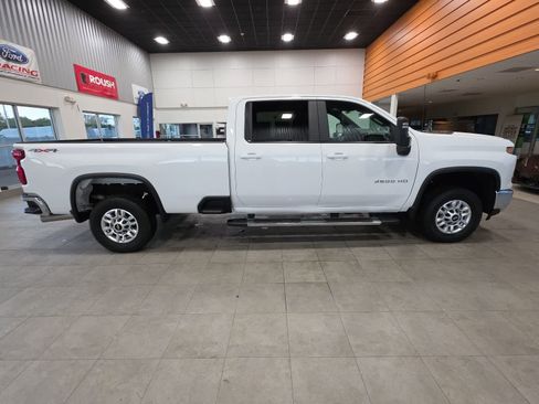 Used 2025 Chevrolet Silverado 2500 LT w/ Convenience Package AWD/4WD image 6