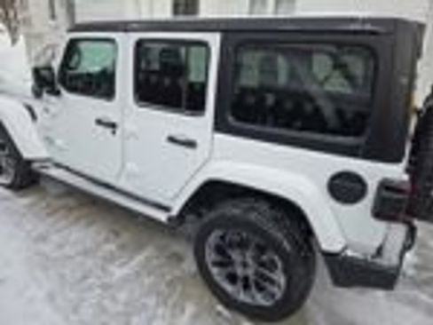 Used 2022 Jeep Wrangler Unlimited Sahara w/ Cold Weather Group image 8