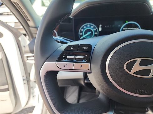 New 2025 Hyundai Elantra Limited image 27