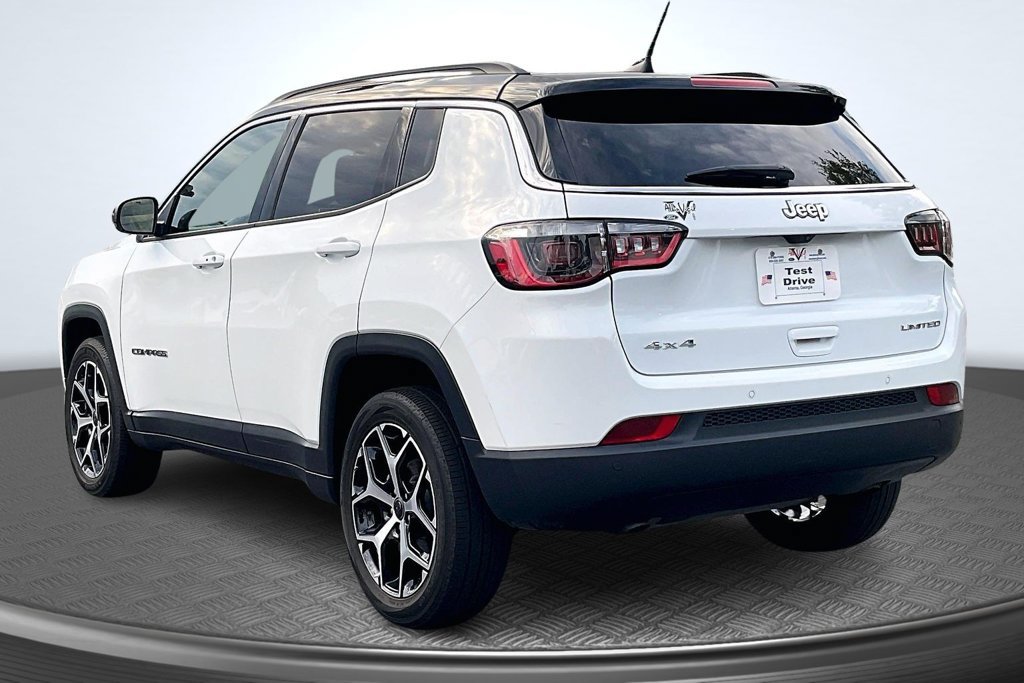 Used 2025 Jeep Compass Limited AWD/4WD image 5
