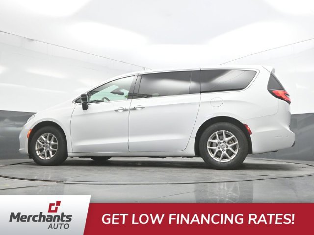 Used 2024 Chrysler Pacifica Touring-L FWD image 36