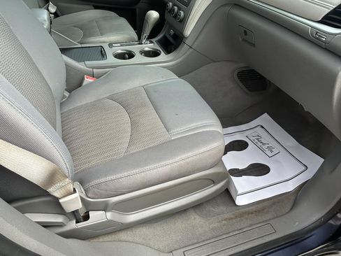 Used 2013 Chevrolet Traverse LS FWD image 12