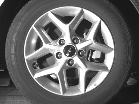 Used 2025 Kia Soul LX w/ LX Technology Package image 13