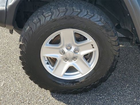 Used 2020 Jeep Gladiator Sport w/ Quick Order Package 24S image 30