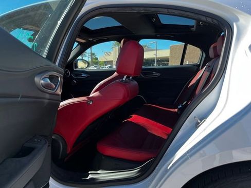 Used 2022 Alfa Romeo Giulia Veloce image 17