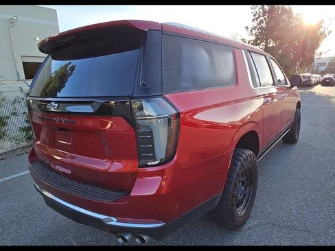 Used 2025 Chevrolet Suburban Premier AWD/4WD image 9