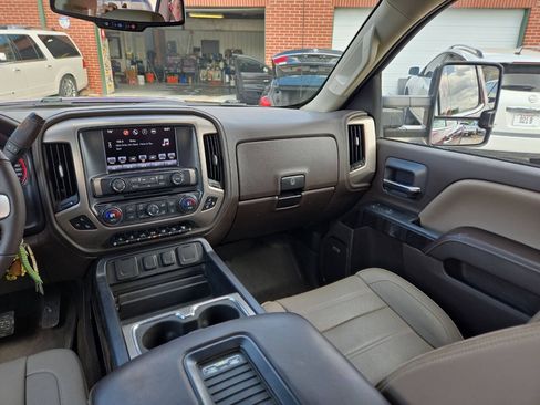 Used 2016 GMC Sierra 2500 Denali w/ Duramax Plus Package AWD/4WD image 10