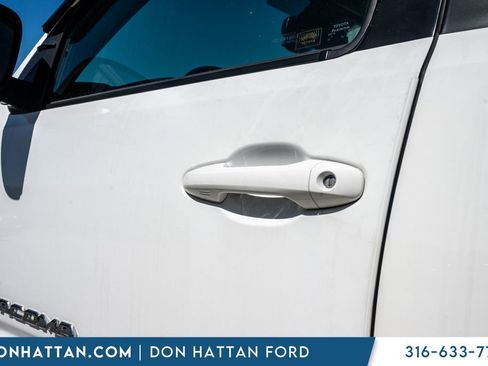 Used 2018 Toyota Tacoma TRD Sport AWD/4WD image 27