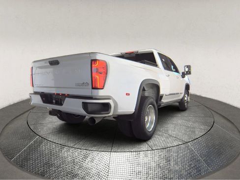 Used 2024 Chevrolet Silverado 3500 High Country w/ High Country Premium Package image 2