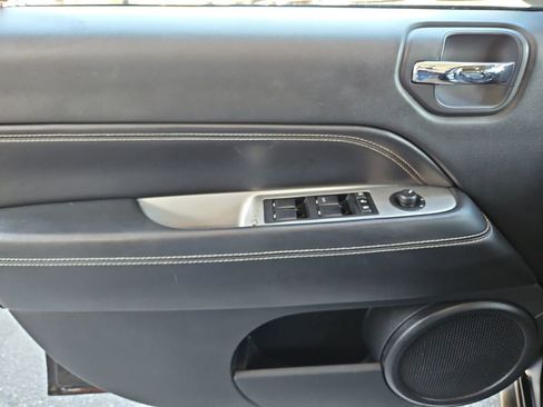 Used 2016 Jeep Compass Latitude image 20