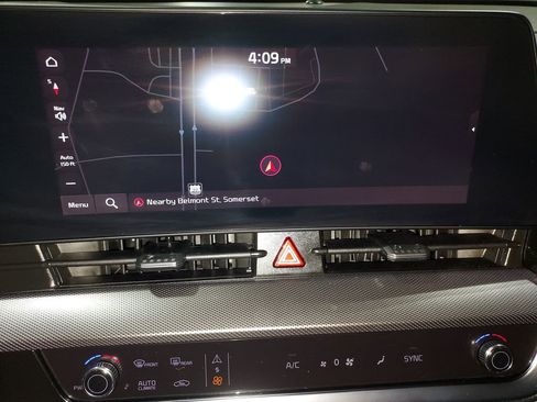 Used 2025 Kia Sportage SX image 24