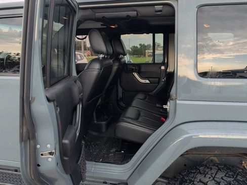 Used 2014 Jeep Wrangler Unlimited Sahara w/ Connectivity Group AWD/4WD image 10