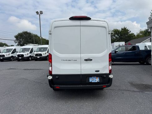 Used 2018 Ford Transit 250 148 Medium Roof RWD image 30