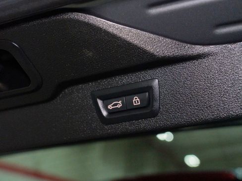 Used 2018 BMW X5 xDrive50i w/ M Sport Package image 33